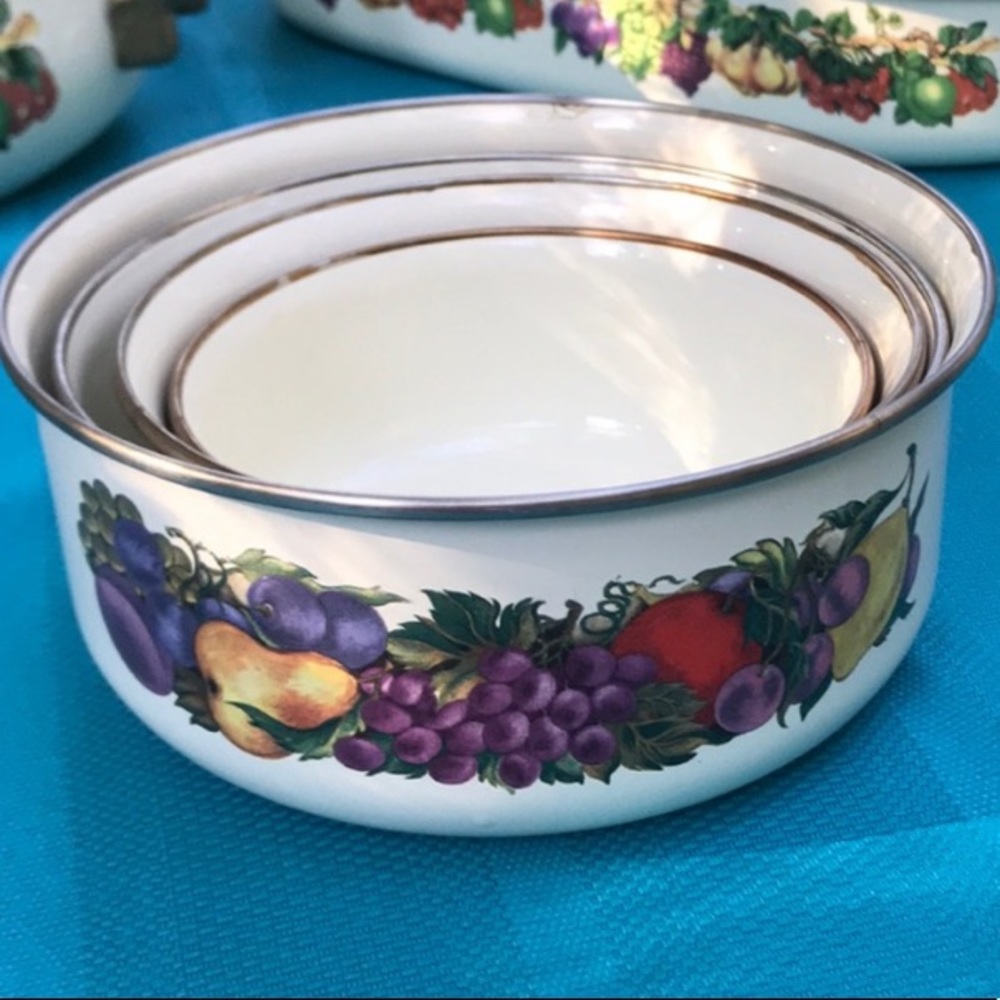 VTG Cornucopia Tabletops Unlimited enamel bowls